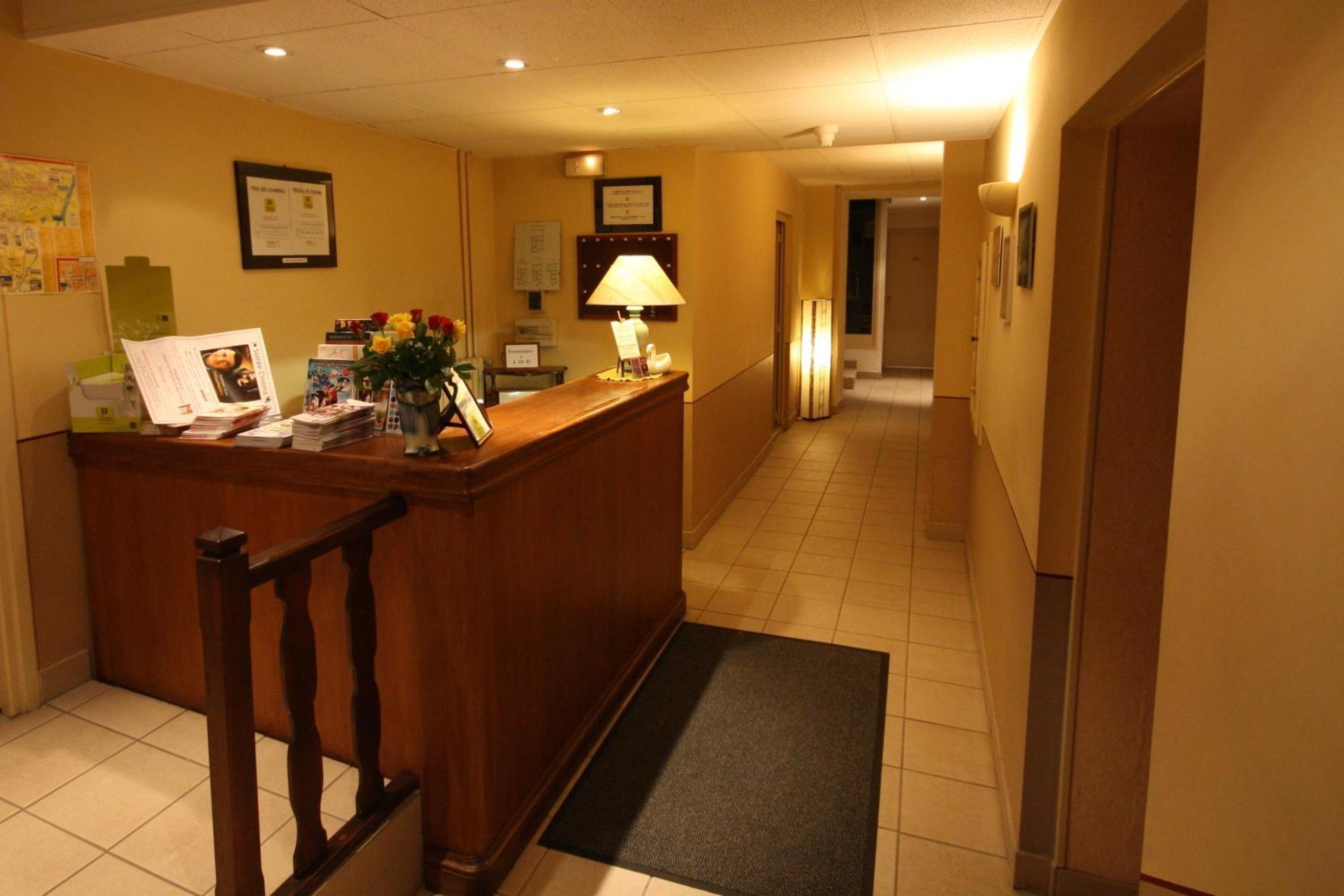 Logis Hotel L'Ange Couronne ベルリーヴ・シュル・ソーヌ エクステリア 写真