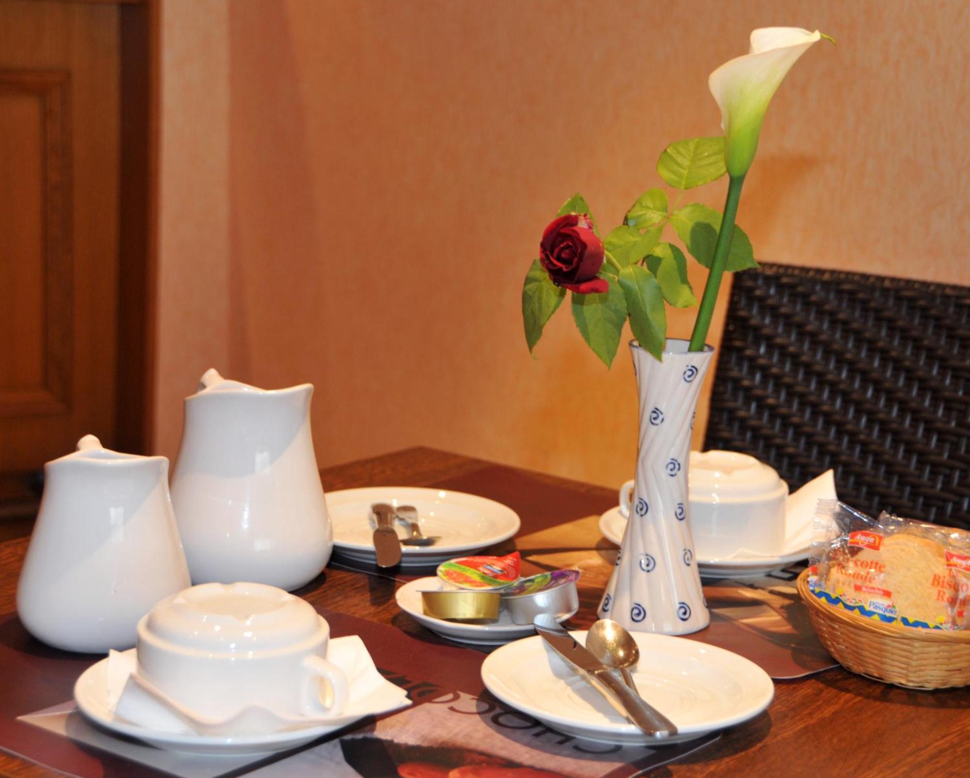 Logis Hotel L'Ange Couronne ベルリーヴ・シュル・ソーヌ エクステリア 写真